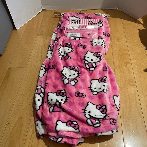 Hello Kitty Other - New hello kitty pink plush throw